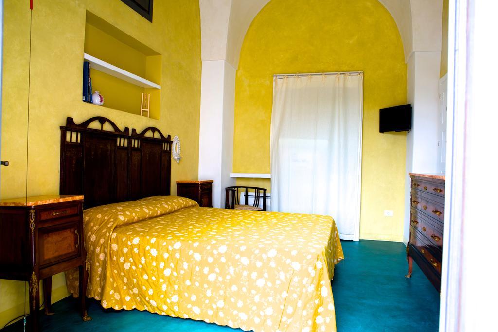 Le Maioliche Hotell Scauri  Exteriör bild